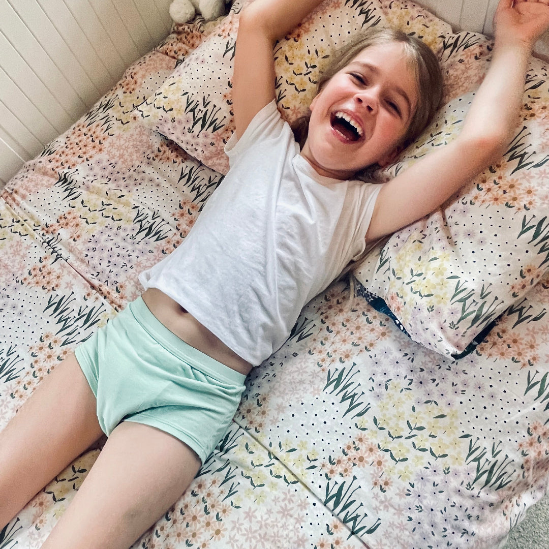 Children wearing Snazzi Pants Night Trainers - Moss Boss