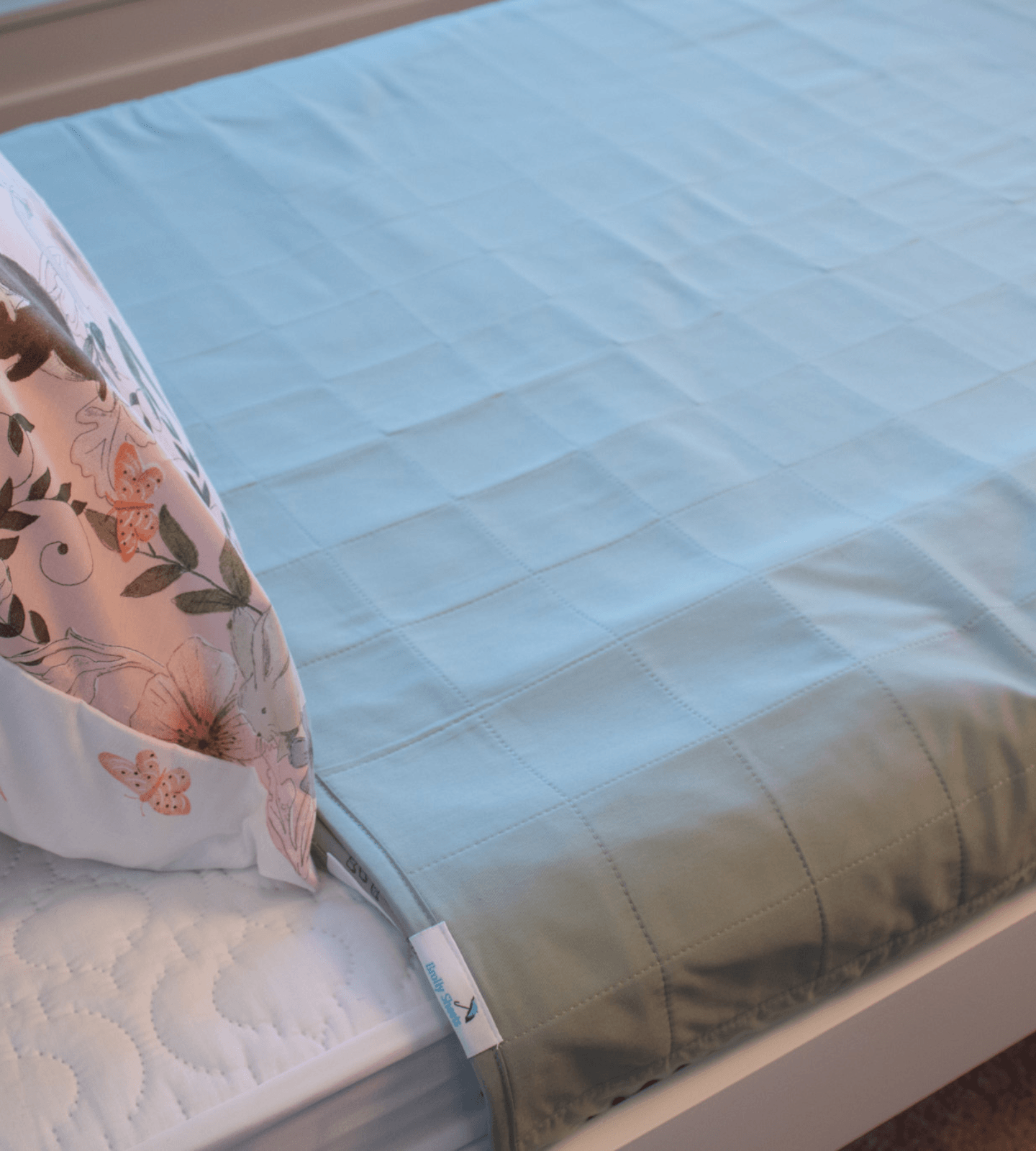 Moss Brolly Sheets with Wings on single bed