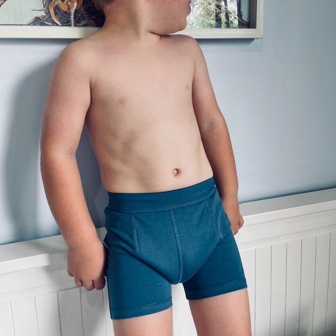 Child wearing Snazzi Pants Night Trainers - Midnight