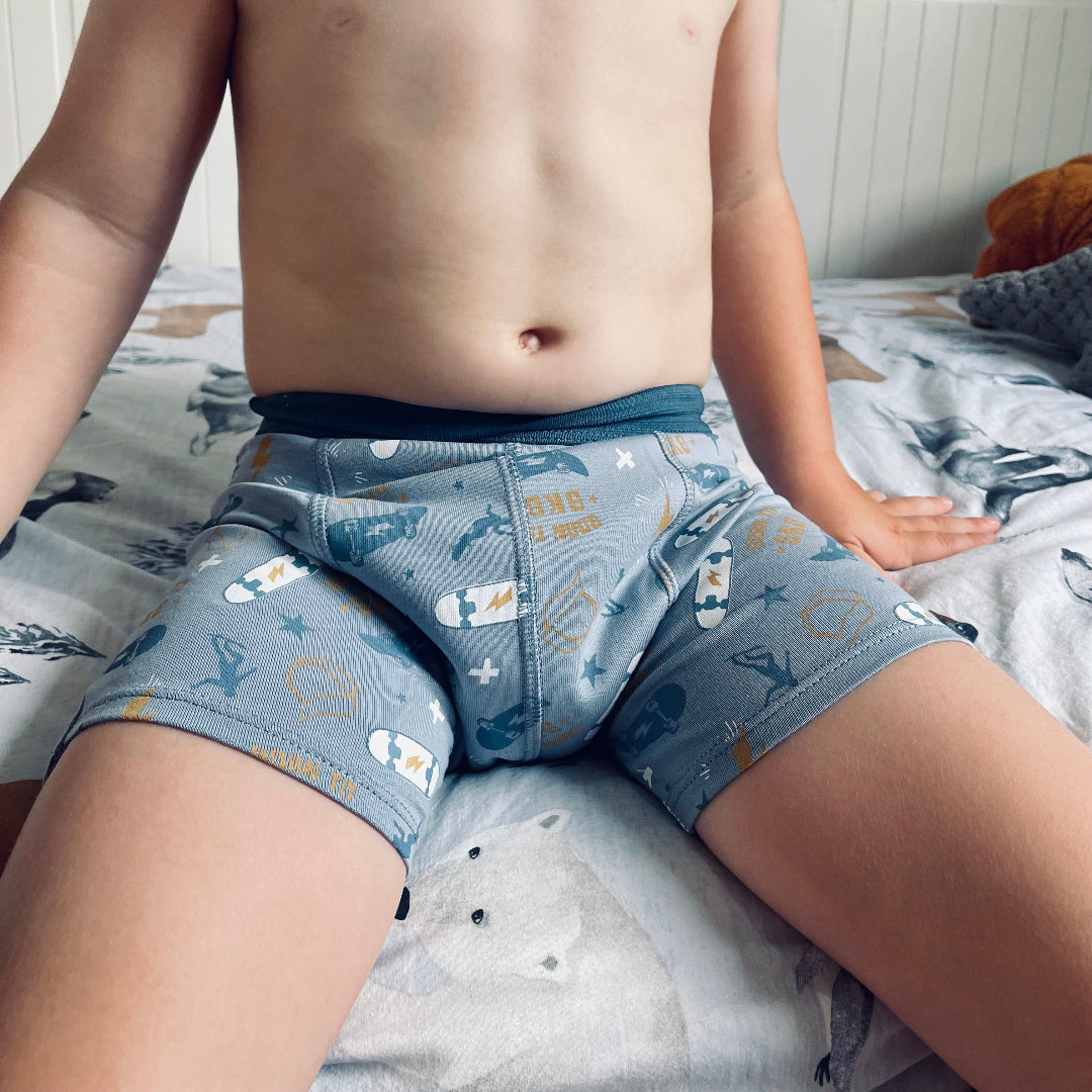 Child wearing Snazzi Pants Night Trainers - Skater