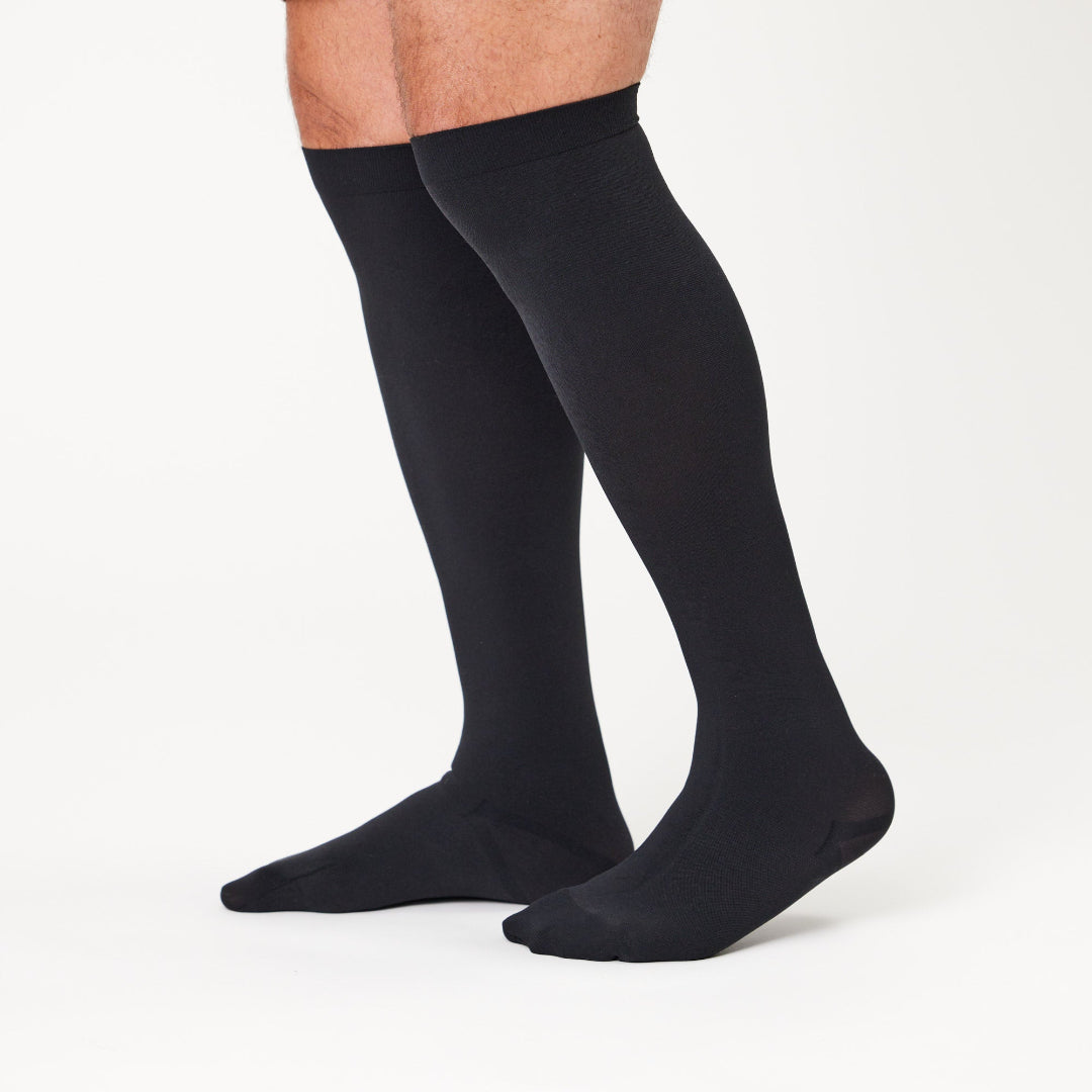 Medical-grade compression socks — 15-20mmHg graduated compression, rib knit with high elastic Lycra yarn, seamless thickened heel, anti-slip toe, supports healthy blood circulation and reduces leg and foot swelling